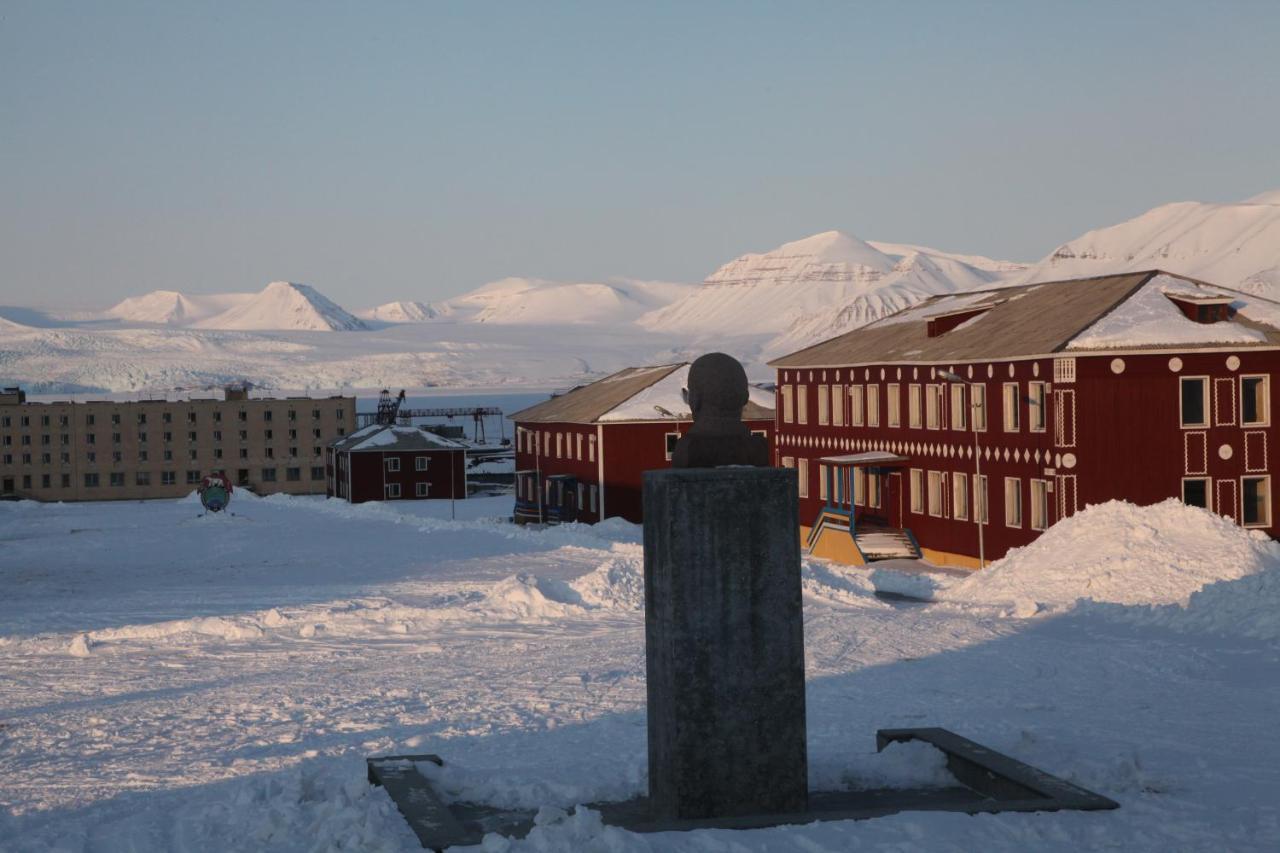 Hotel Pyramiden Exterior photo