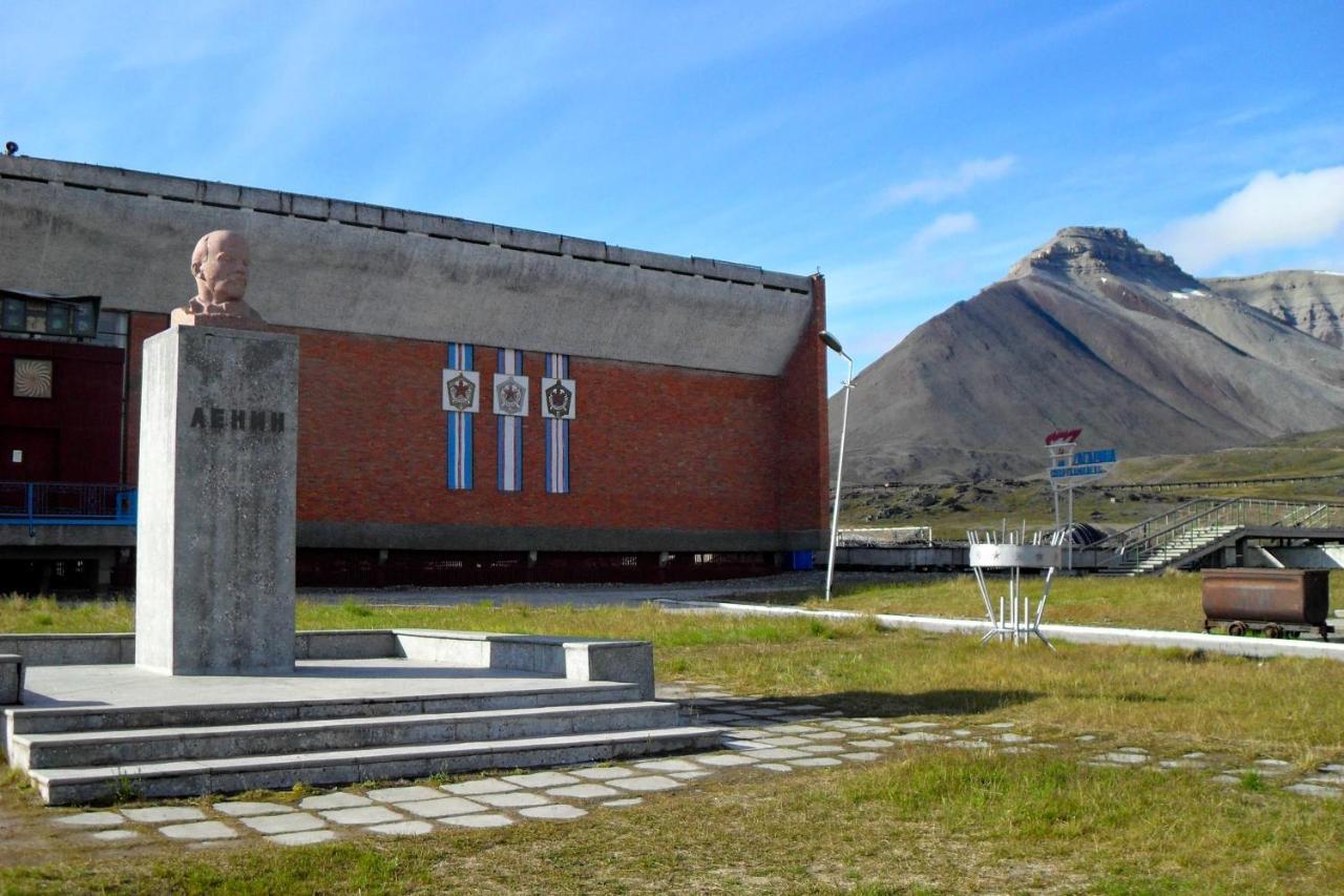 Hotel Pyramiden Exterior photo