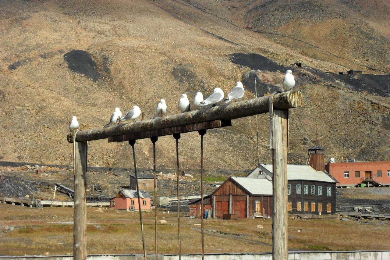 Hotel Pyramiden Exterior photo