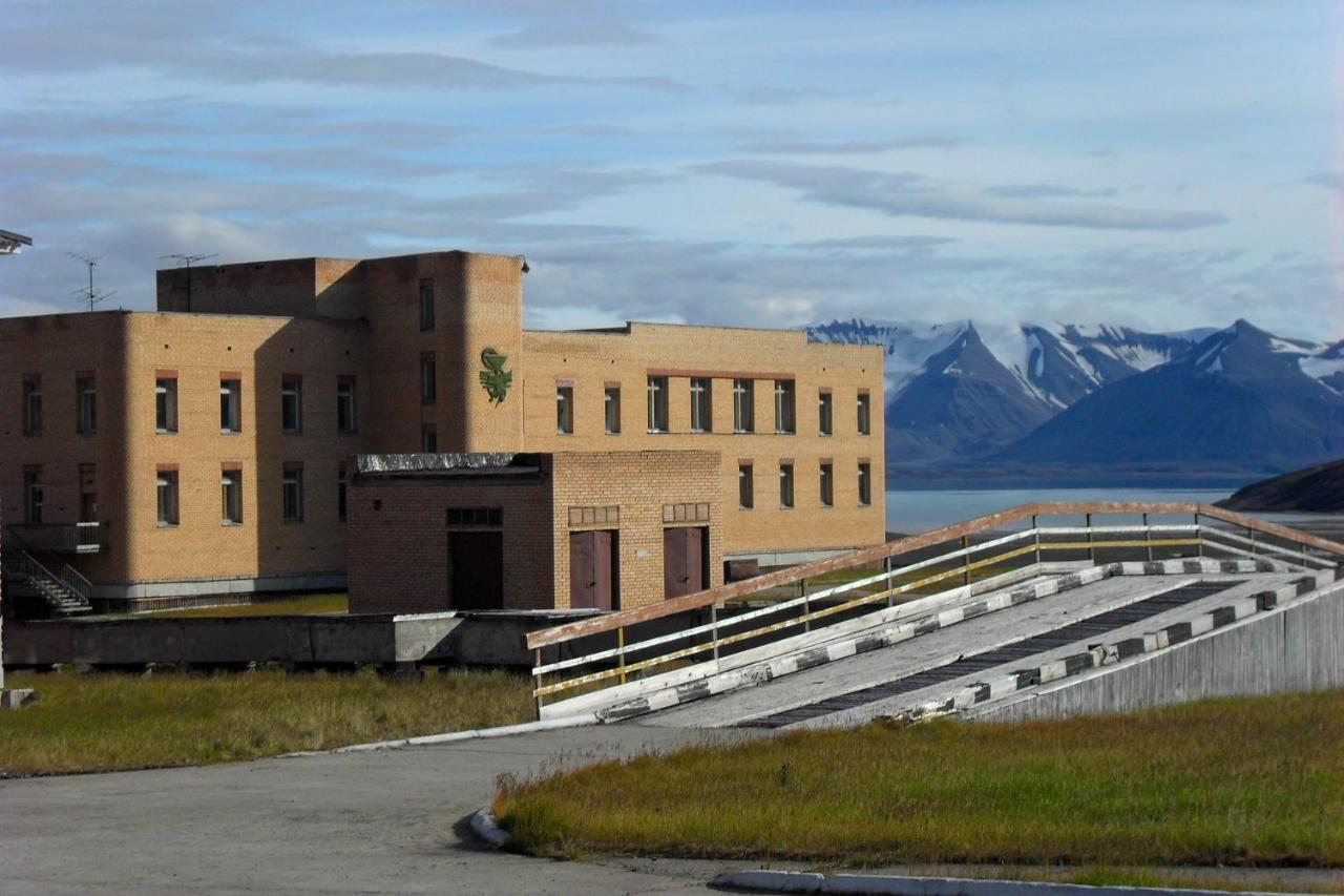 Hotel Pyramiden Exterior photo