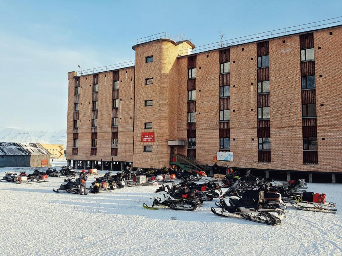 Hotel Pyramiden Exterior photo