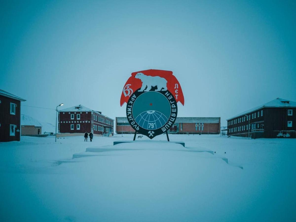 Hotel Pyramiden Exterior photo