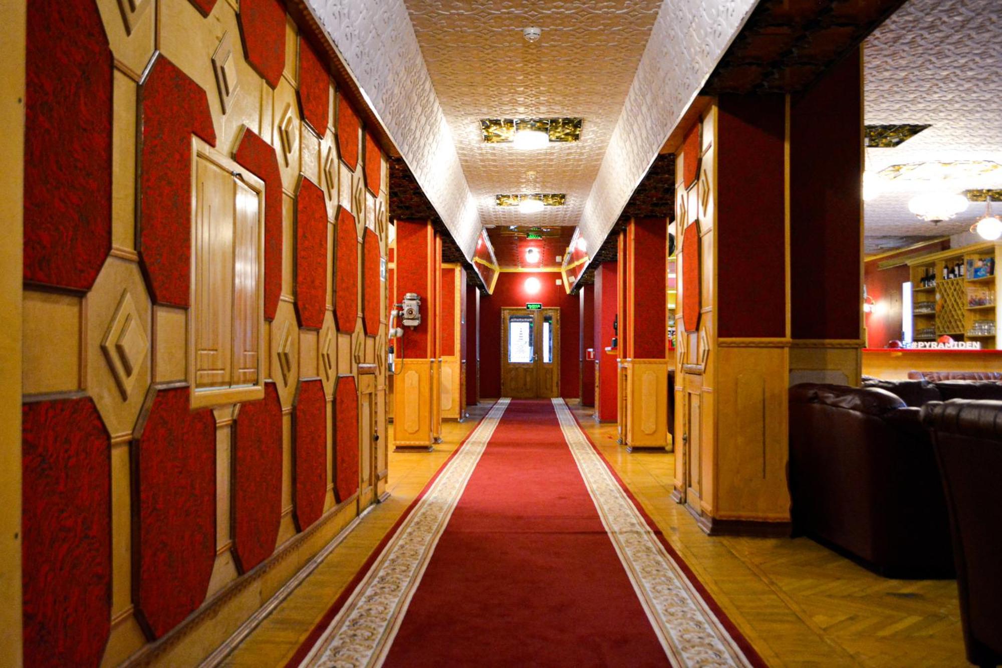 Hotel Pyramiden Exterior photo